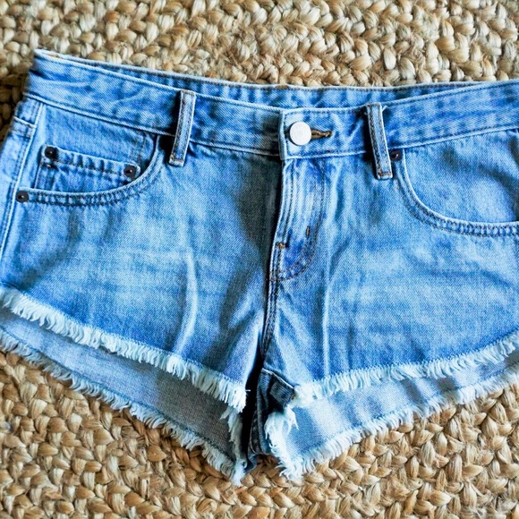 BDG Women's Blue Jean Shorts Size 32x2 Zipper Fly - Picture 1 of 5